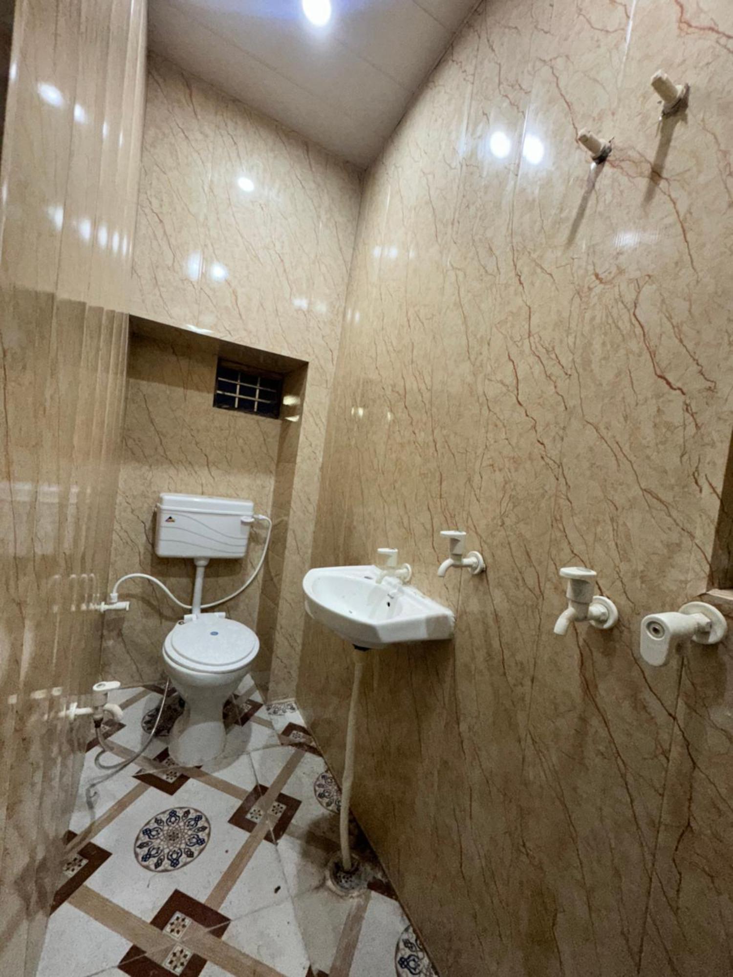 Pakhi Residency Ξενοδοχείο Vrindāvan Εξωτερικό φωτογραφία